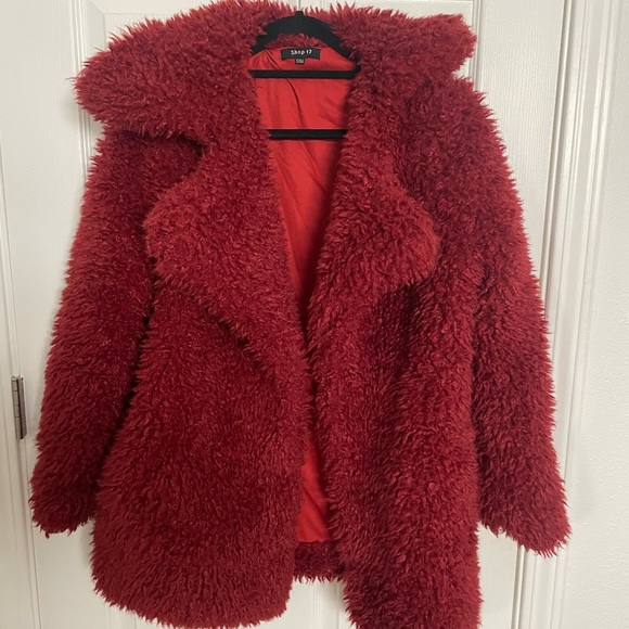 Reddish coat - Picture 1 of 2